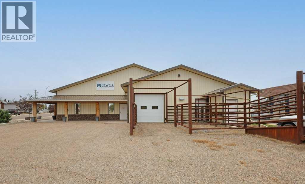 50 Upland Boulevard W Property Photo 5