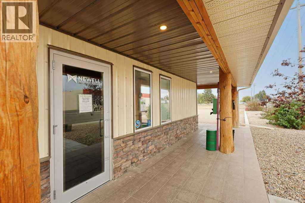 50 Upland Boulevard W Property Photo 6