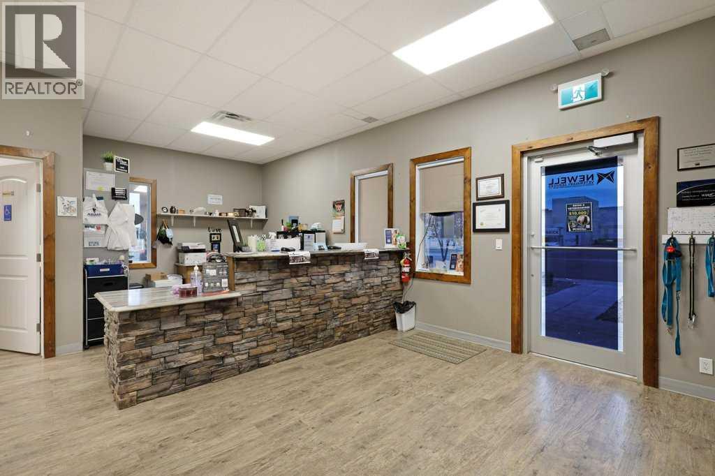 50 Upland Boulevard W Property Photo 7