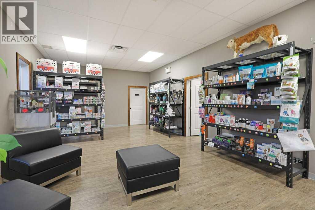 50 Upland Boulevard W Property Photo 10