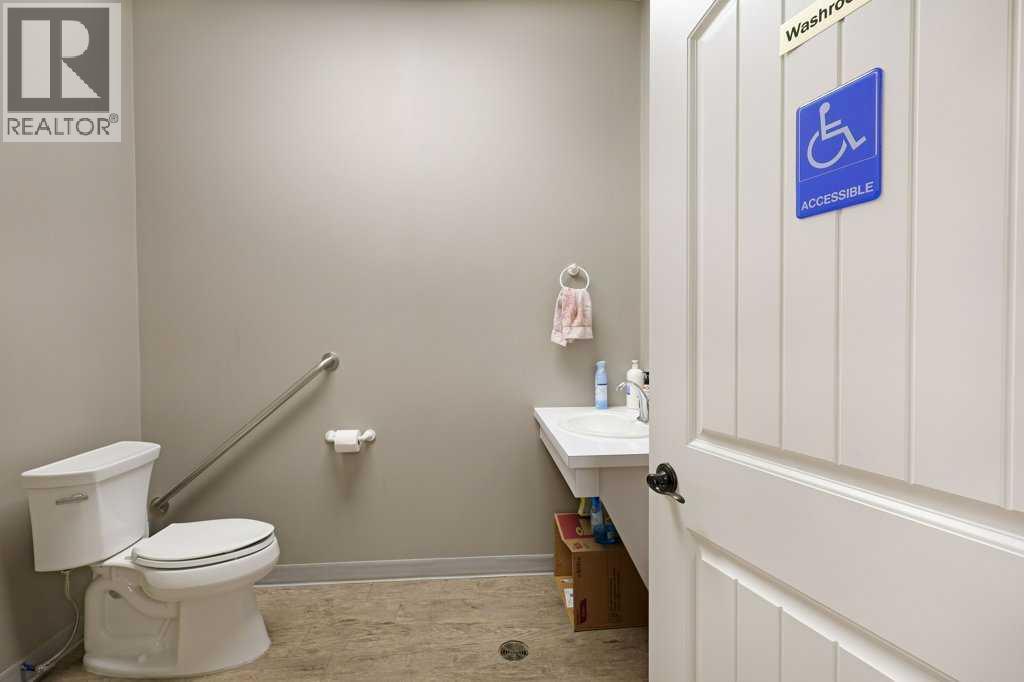 50 Upland Boulevard W Property Photo 11