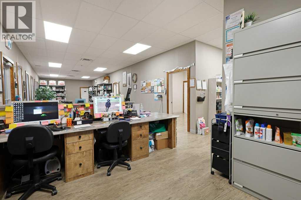 50 Upland Boulevard W Property Photo 12