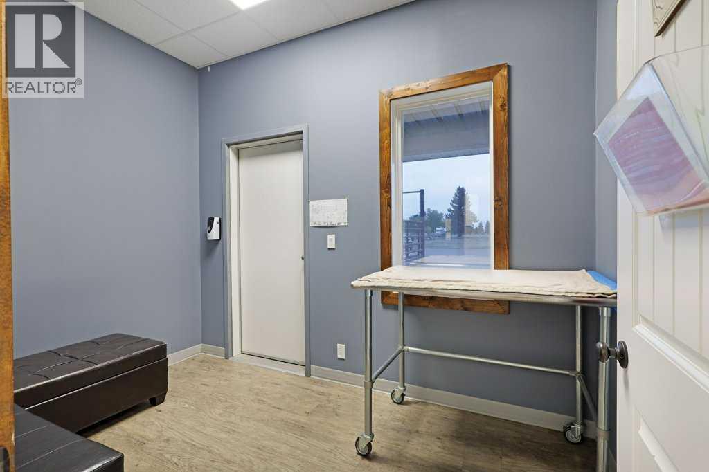 50 Upland Boulevard W Property Photo 13