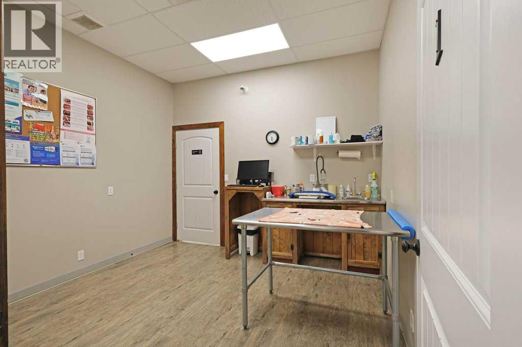 50 Upland Boulevard W Property Photo 14