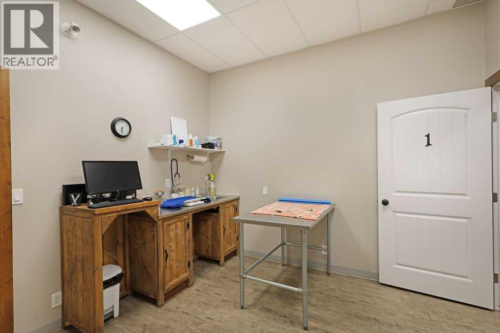 50 Upland Boulevard W Property Photo 15