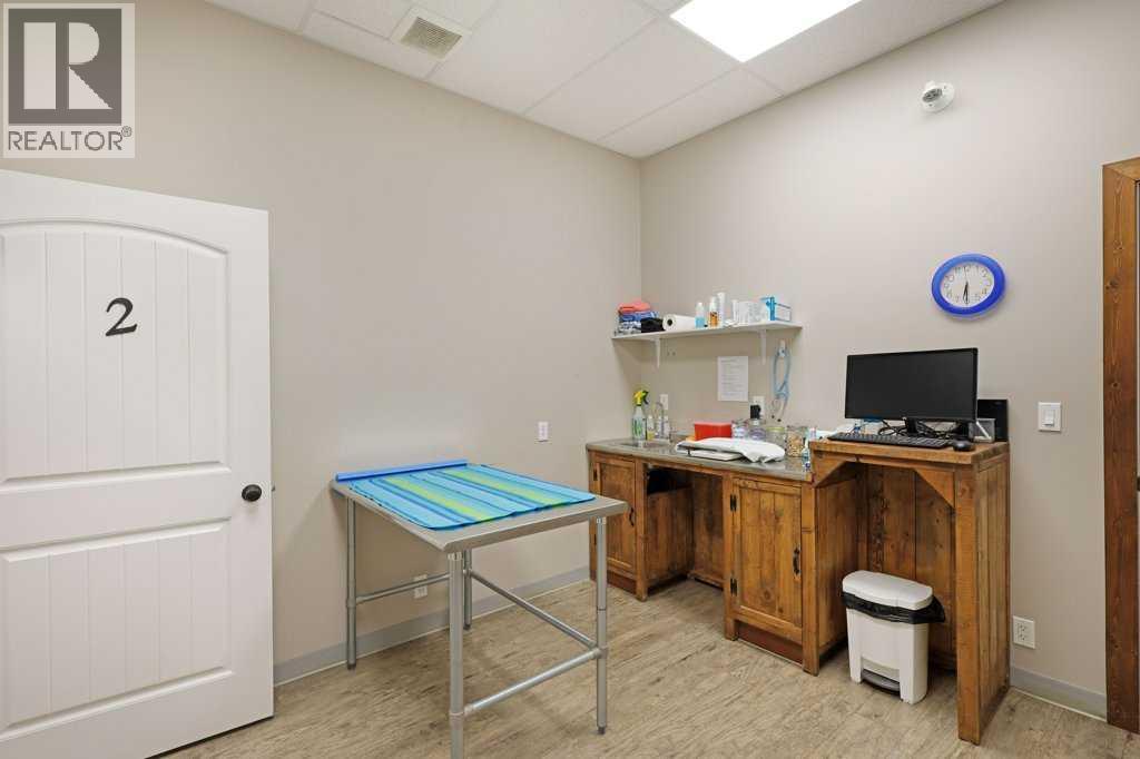 50 Upland Boulevard W Property Photo 17
