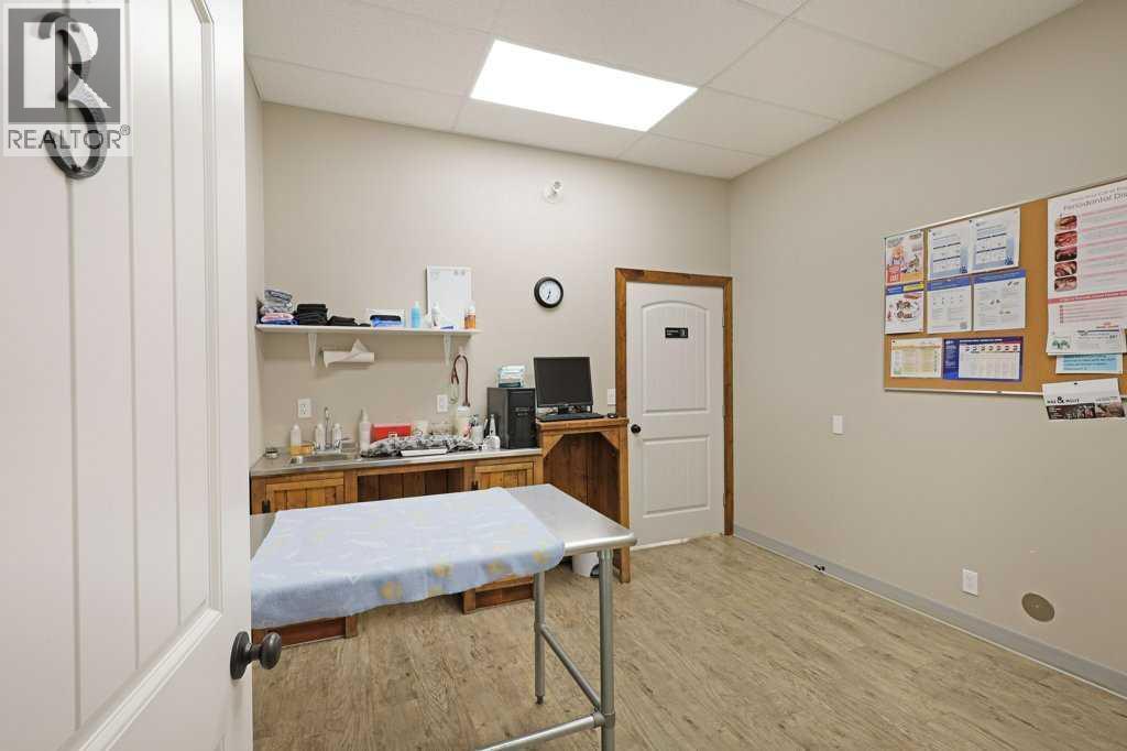 50 Upland Boulevard W Property Photo 18