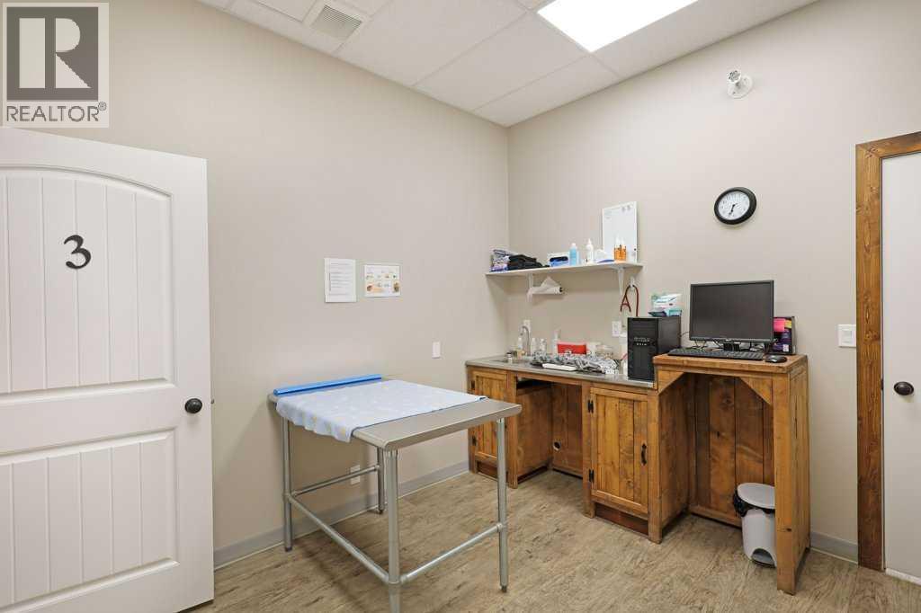 50 Upland Boulevard W Property Photo 19