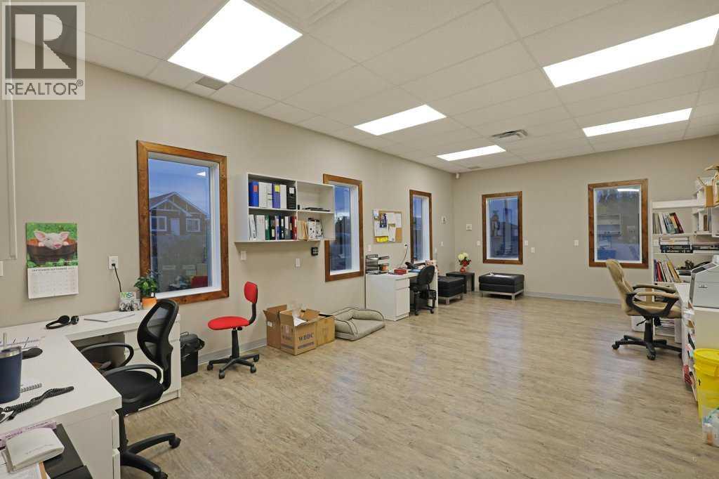 50 Upland Boulevard W Property Photo 21