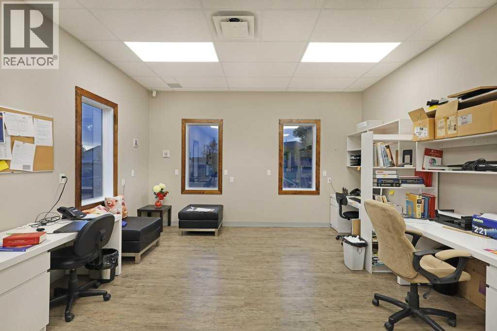 50 Upland Boulevard W Property Photo 22