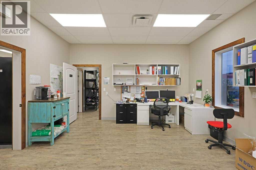 50 Upland Boulevard W Property Photo 23