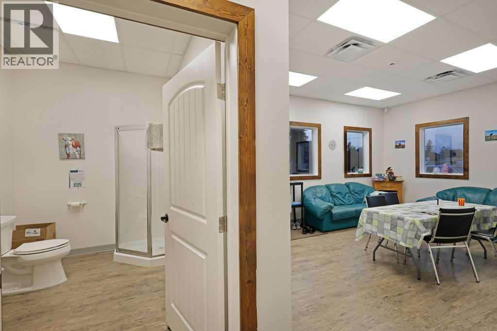 50 Upland Boulevard W Property Photo 27