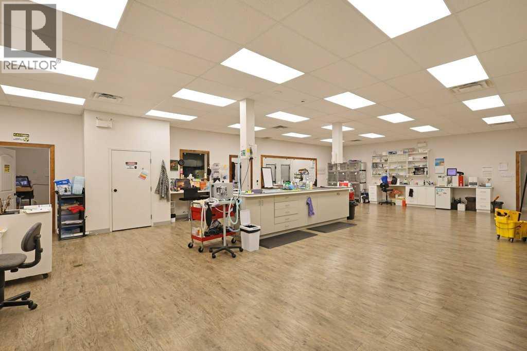 50 Upland Boulevard W Property Photo 31