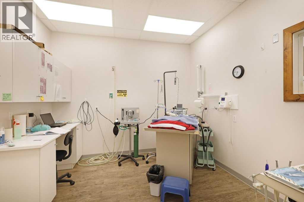 50 Upland Boulevard W Property Photo 33