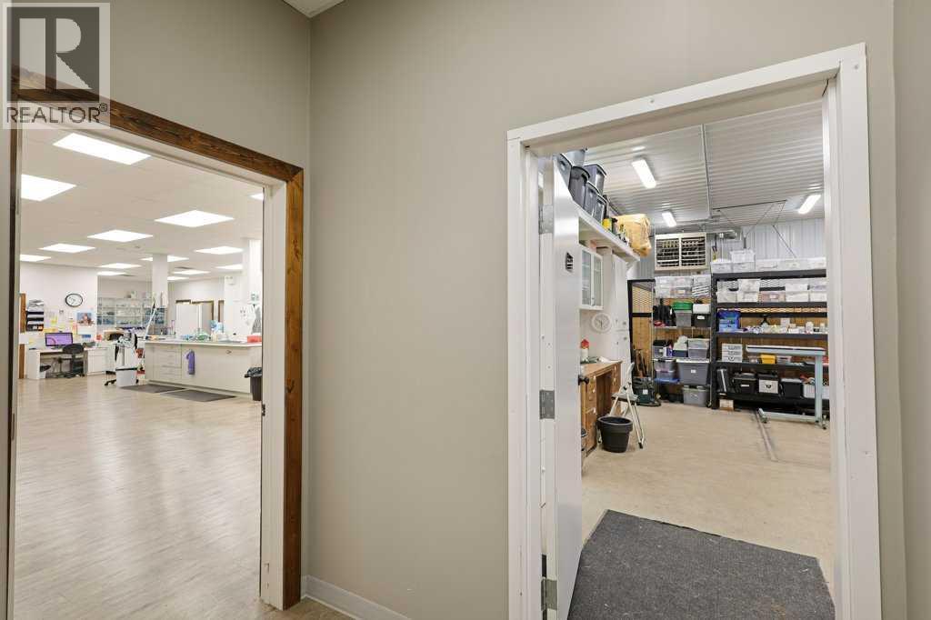 50 Upland Boulevard W Property Photo 41