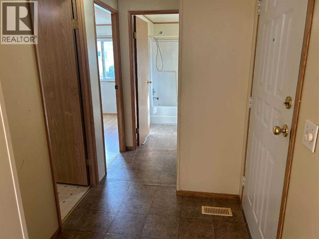 28 Maple Drive W Property Photo 10