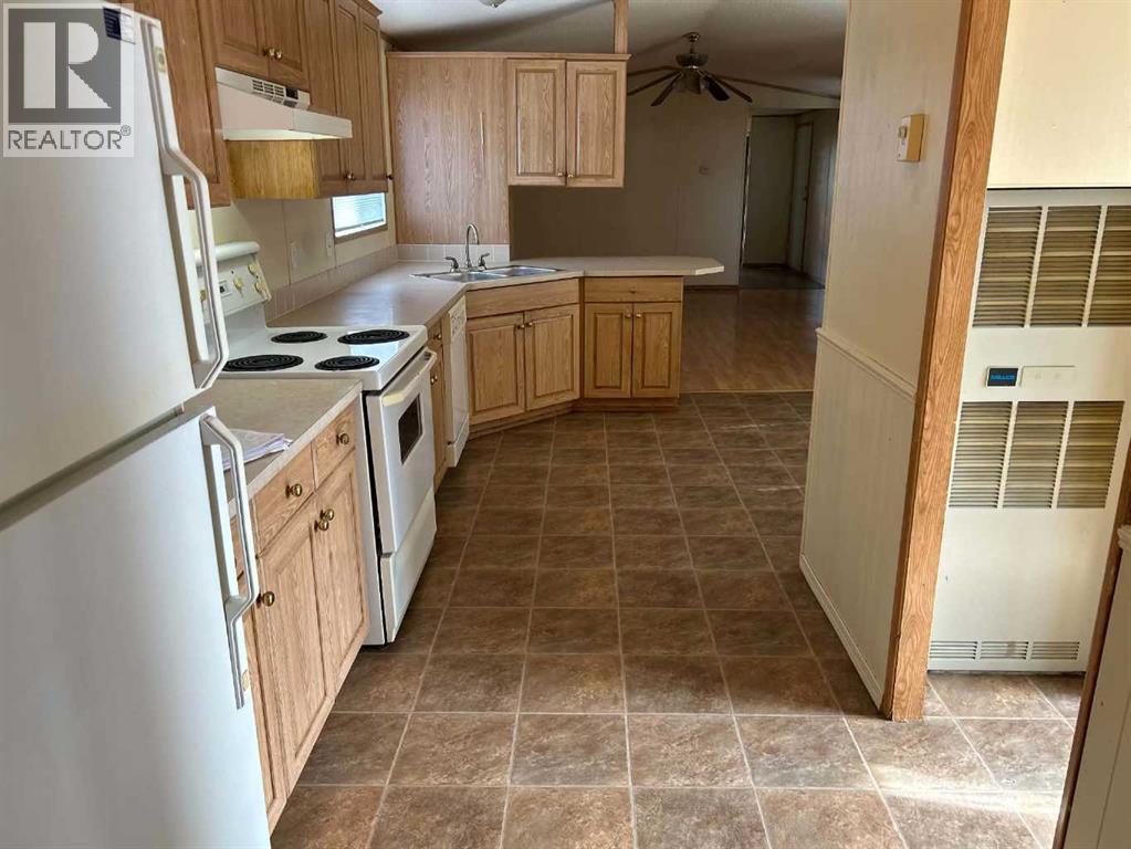 28 Maple Drive W Property Photo 13