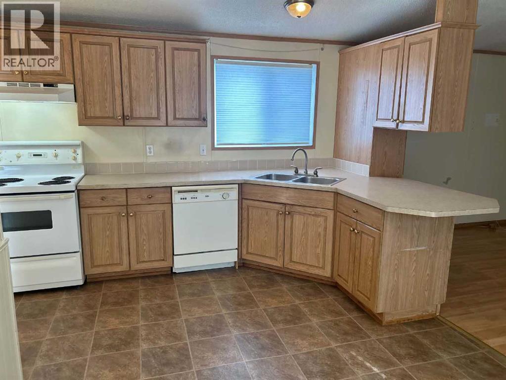 28 Maple Drive W Property Photo 17