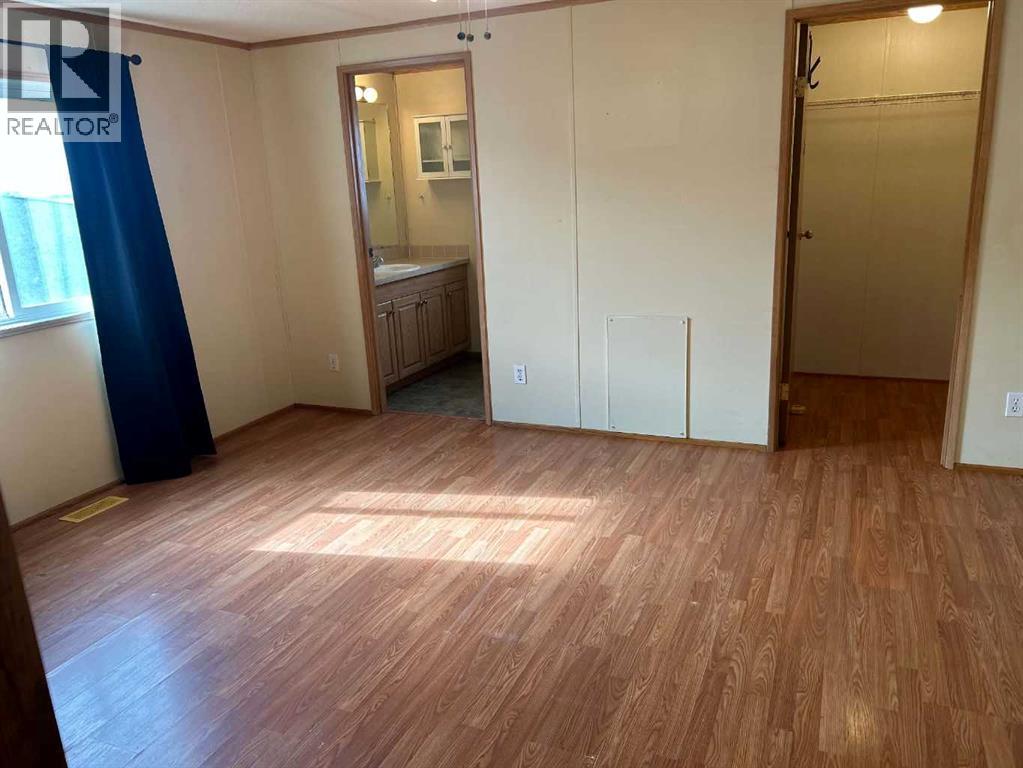 28 Maple Drive W Property Photo 19