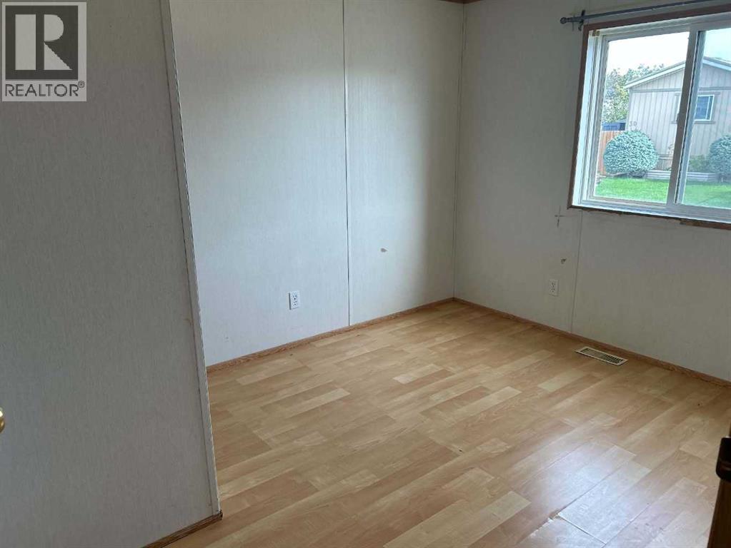 28 Maple Drive W Property Photo 22