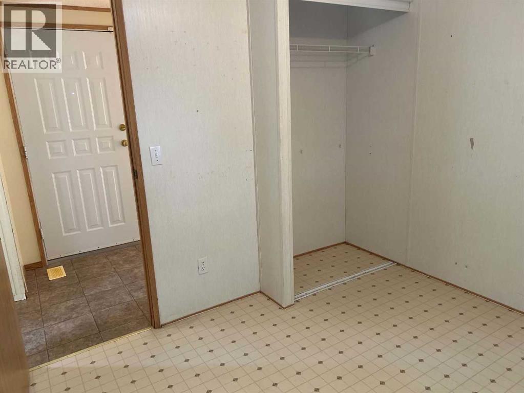 28 Maple Drive W Property Photo 24