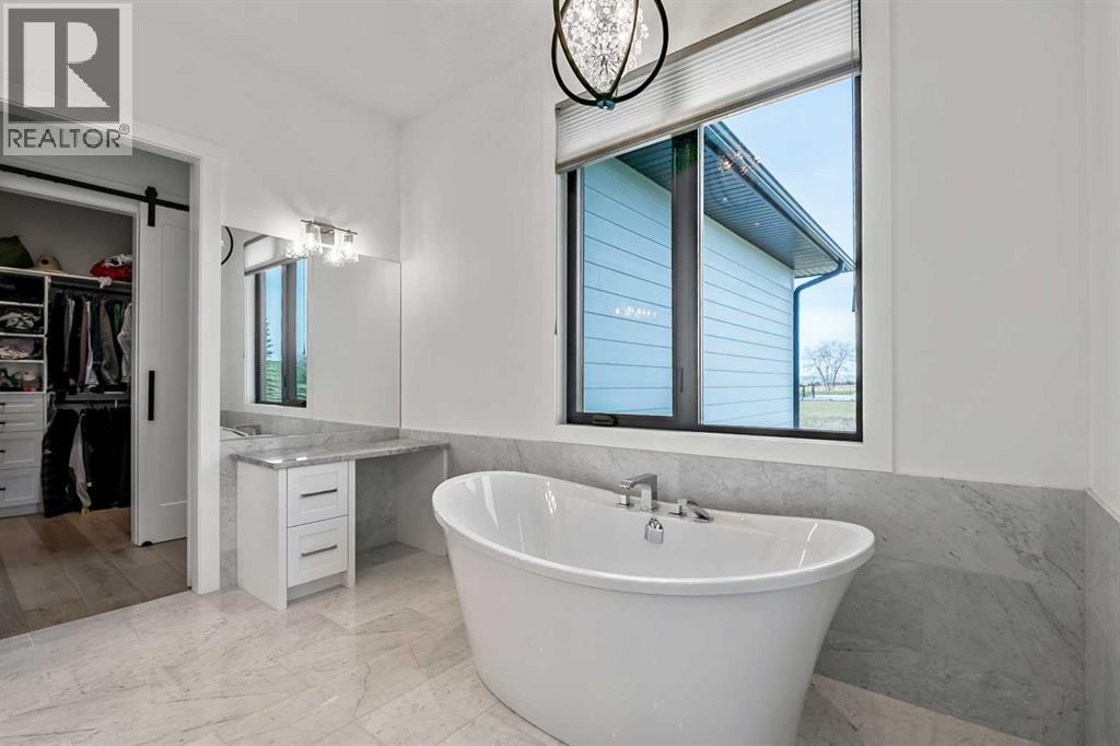 338233 Panima Close W Property Photo 22