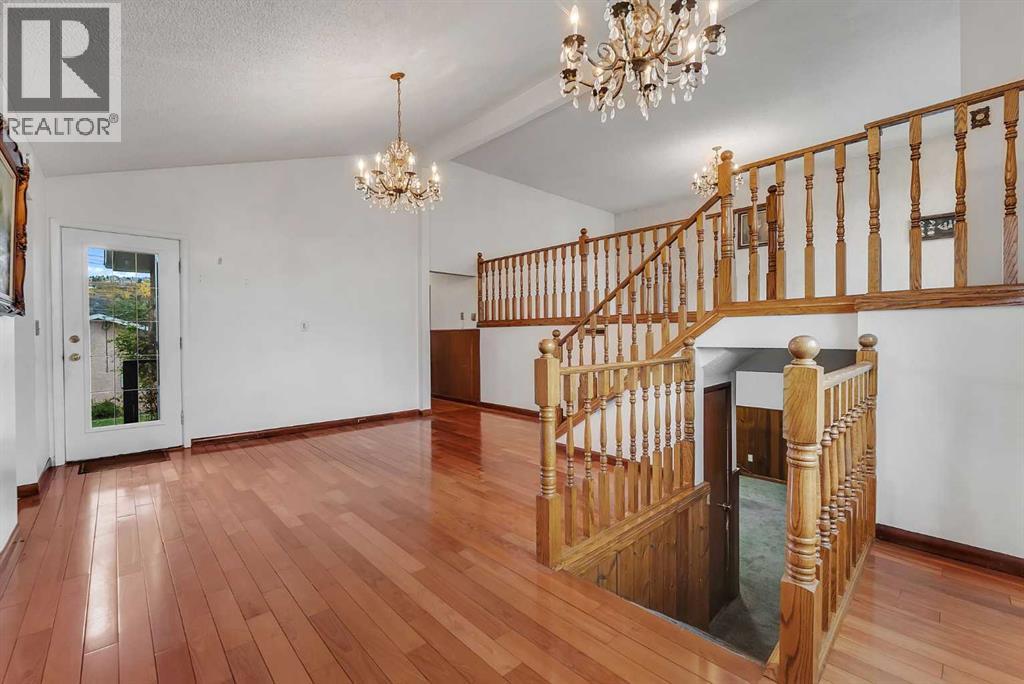 4407 Bowness Road Nw Property Photo 12