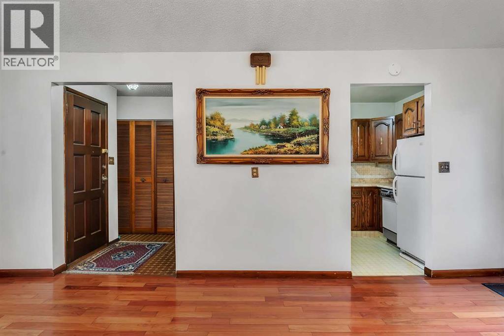 4407 Bowness Road Nw Property Photo 15
