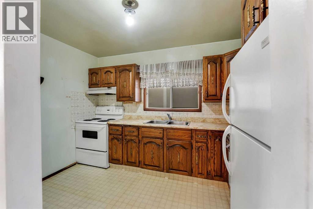 4407 Bowness Road Nw Property Photo 16