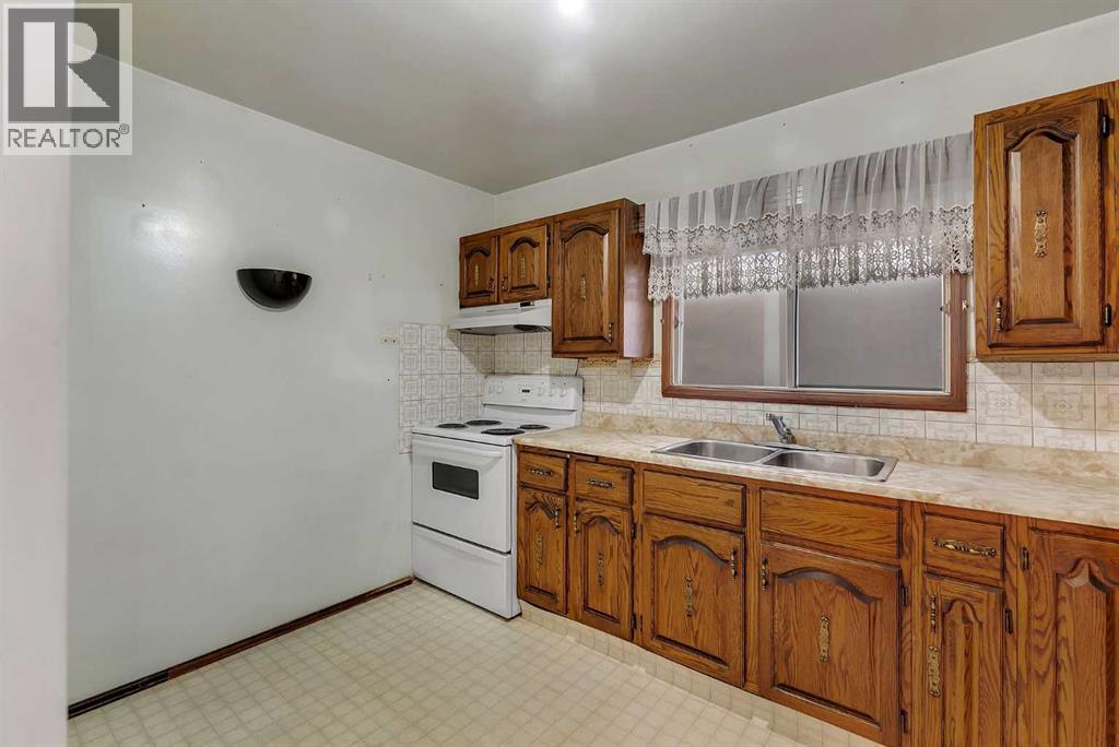 4407 Bowness Road Nw Property Photo 17