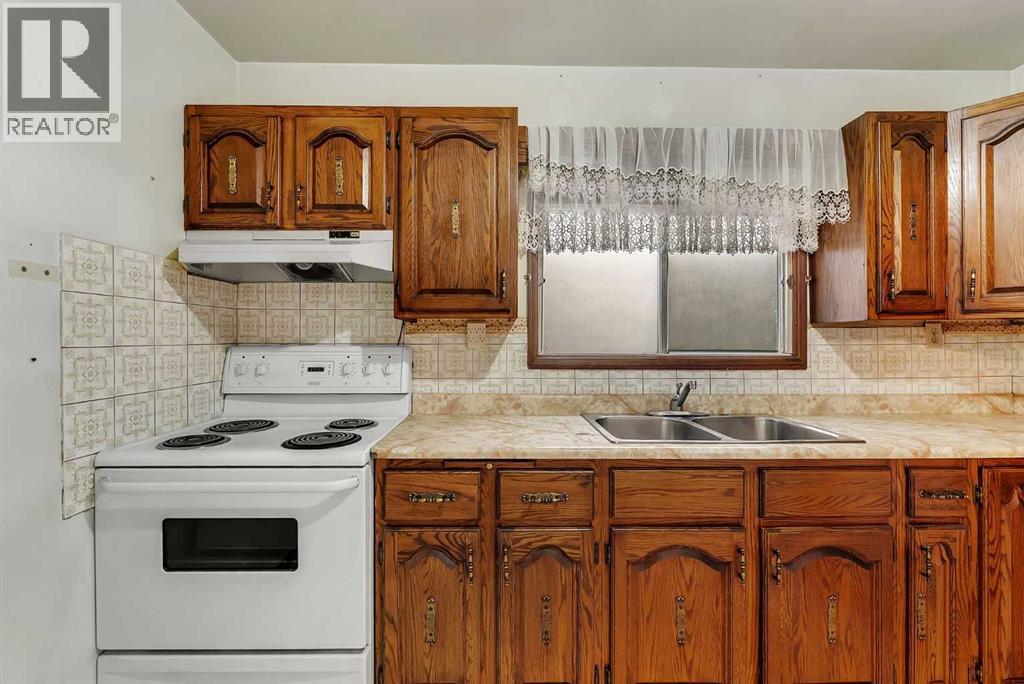 4407 Bowness Road Nw Property Photo 18