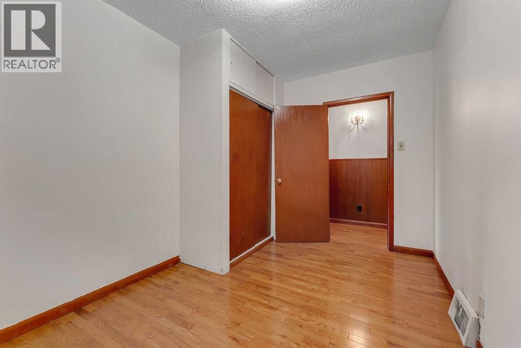 4407 Bowness Road Nw Property Photo 24