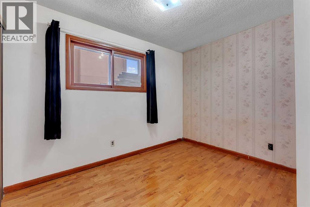 4407 Bowness Road Nw Property Photo 26