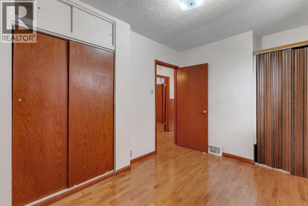 4407 Bowness Road Nw Property Photo 27