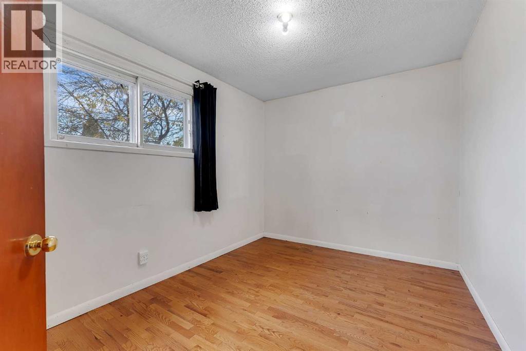 4407 Bowness Road Nw Property Photo 28