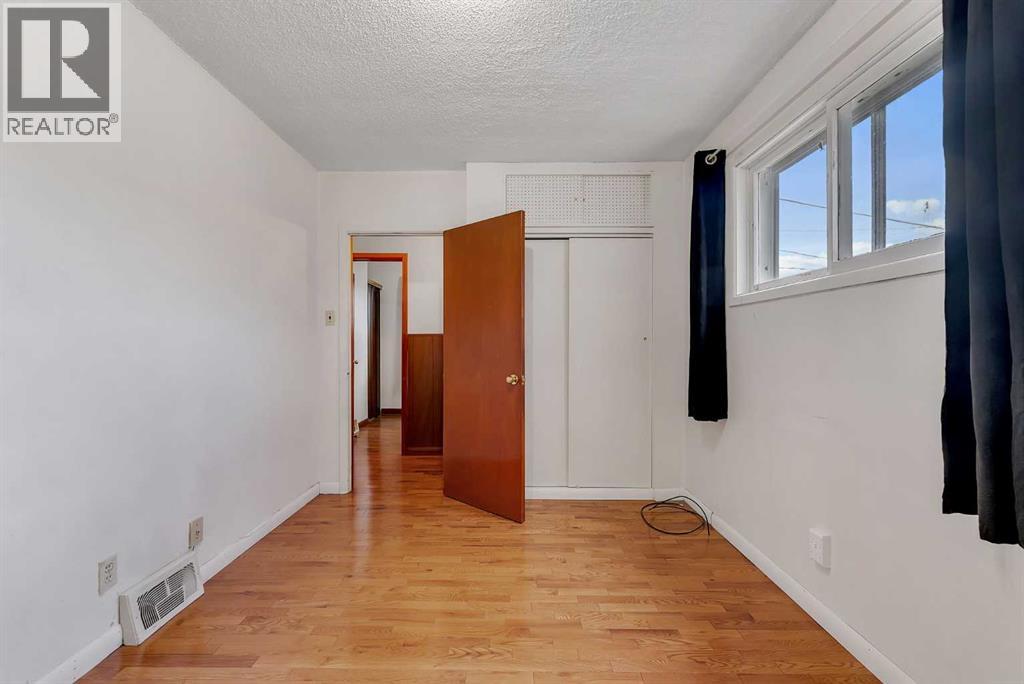 4407 Bowness Road Nw Property Photo 29