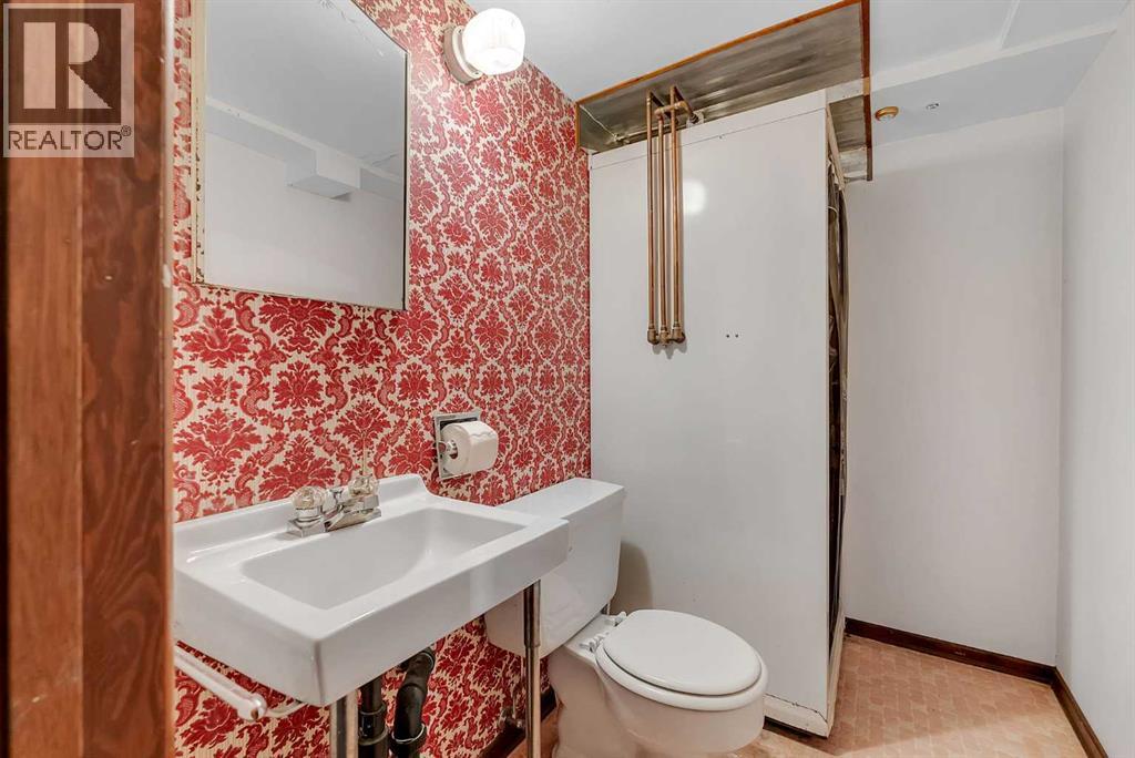 4407 Bowness Road Nw Property Photo 32