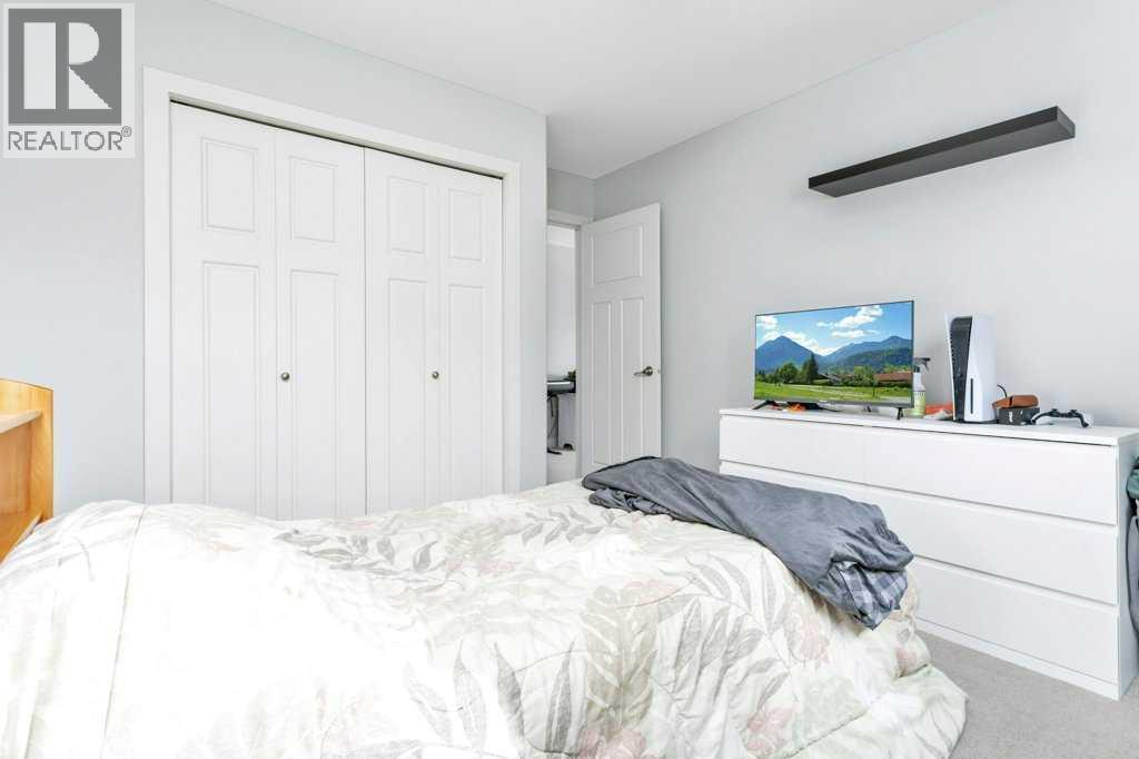 37 Coachill Street Property Photo 30