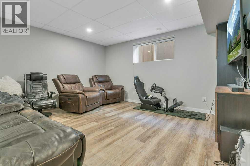 37 Coachill Street Property Photo 33