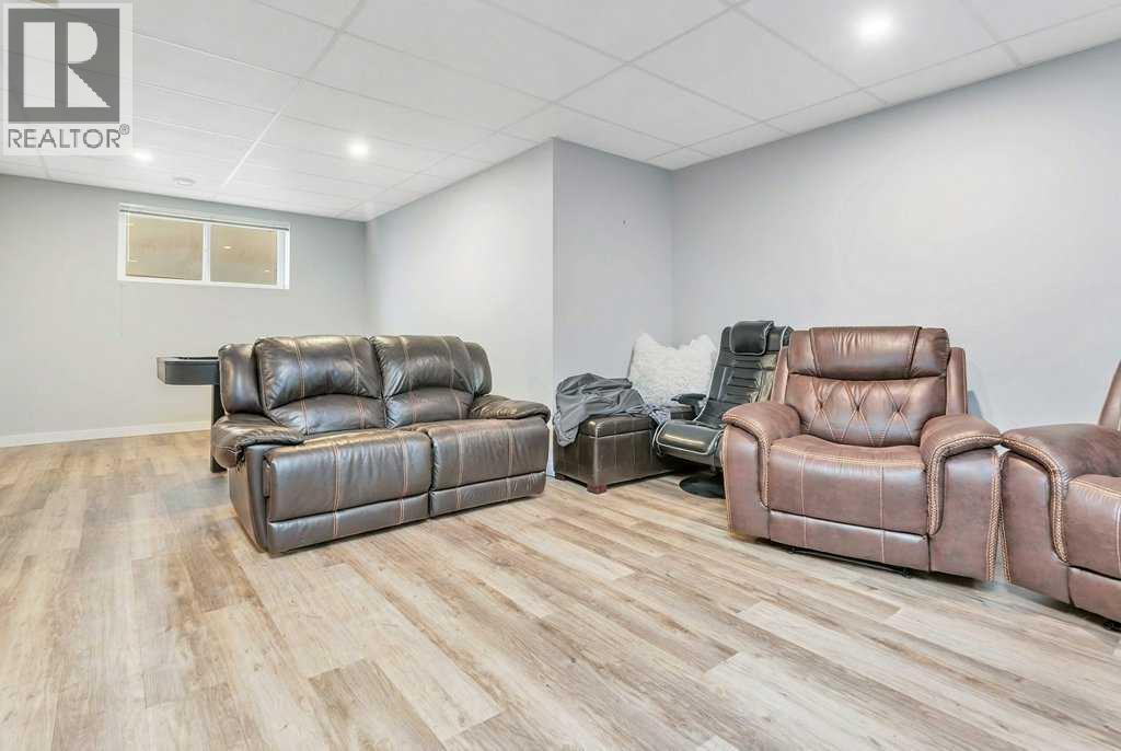 37 Coachill Street Property Photo 34