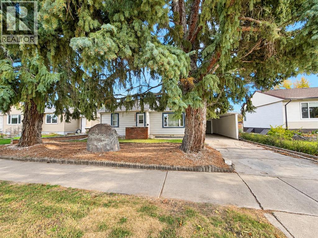 4825 51 Avenue Property Photo 2
