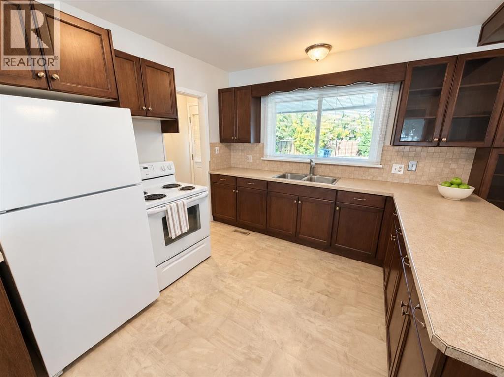 4825 51 Avenue Property Photo 4
