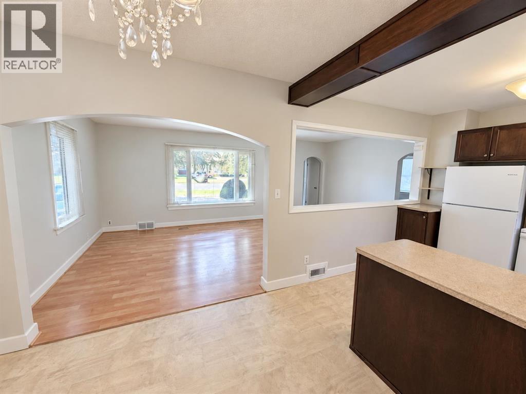 4825 51 Avenue Property Photo 6