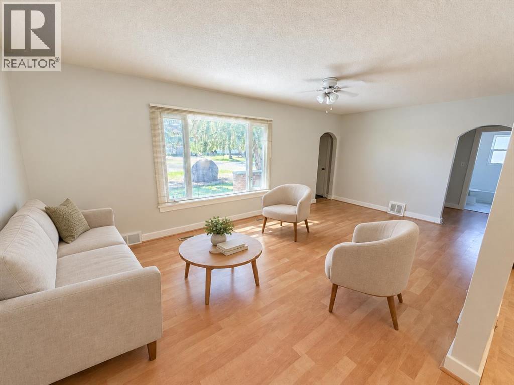 4825 51 Avenue Property Photo 8