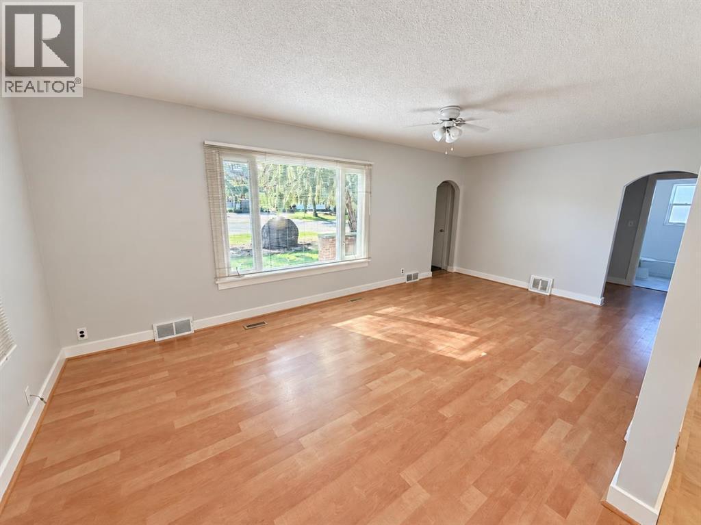 4825 51 Avenue Property Photo 9