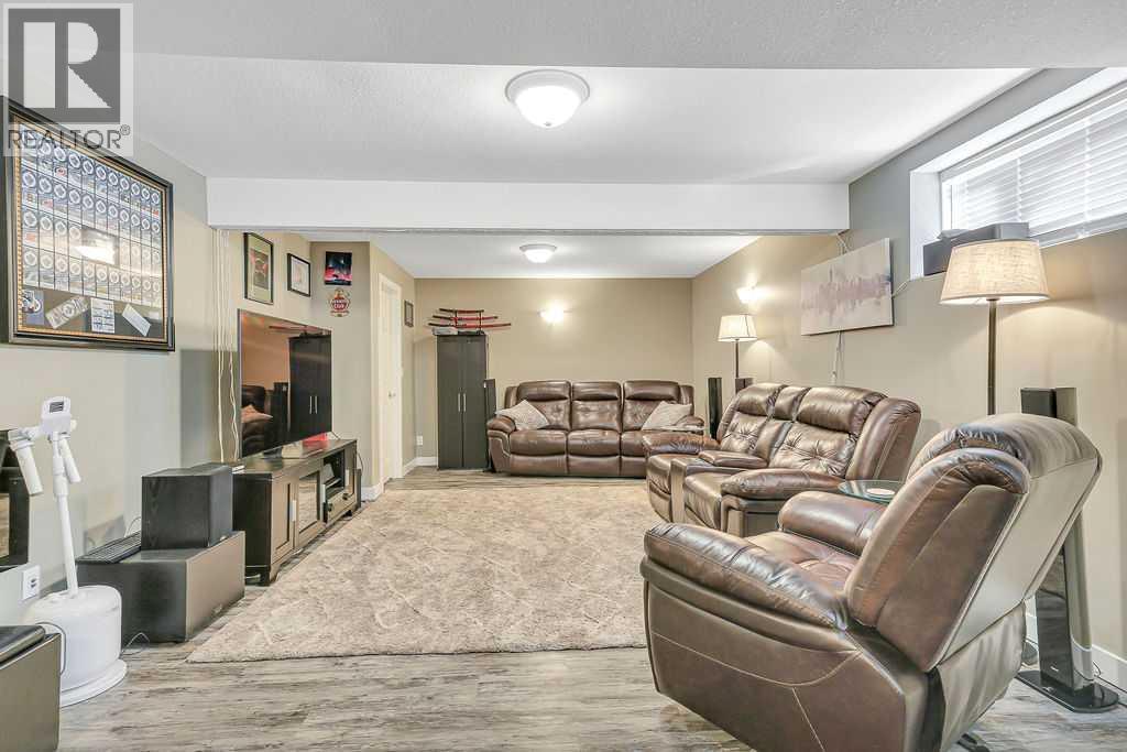 124 Lamont Close Property Photo 29