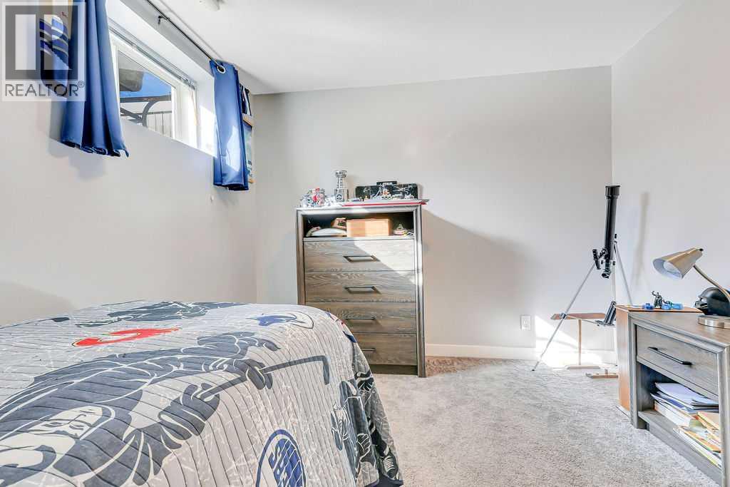 124 Lamont Close Property Photo 32