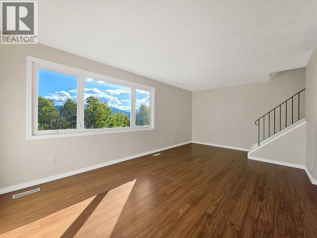 5 97 Avenue Property Photo 7
