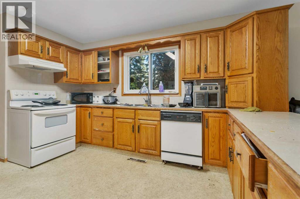 22 College Park Close Property Photo 11