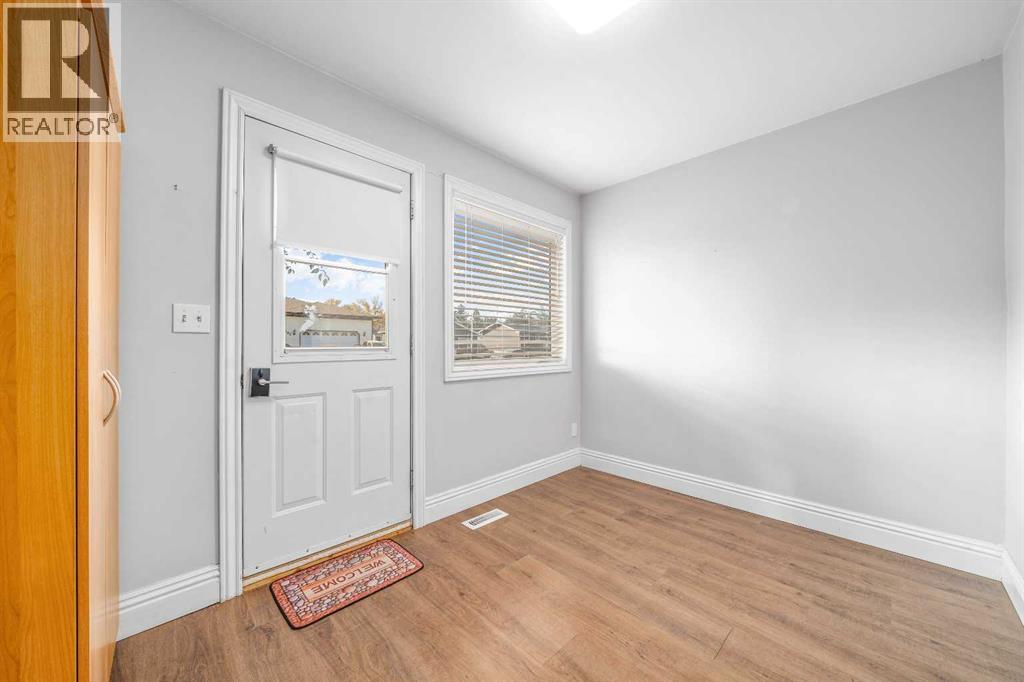 106 8 Avenue W Property Photo 5